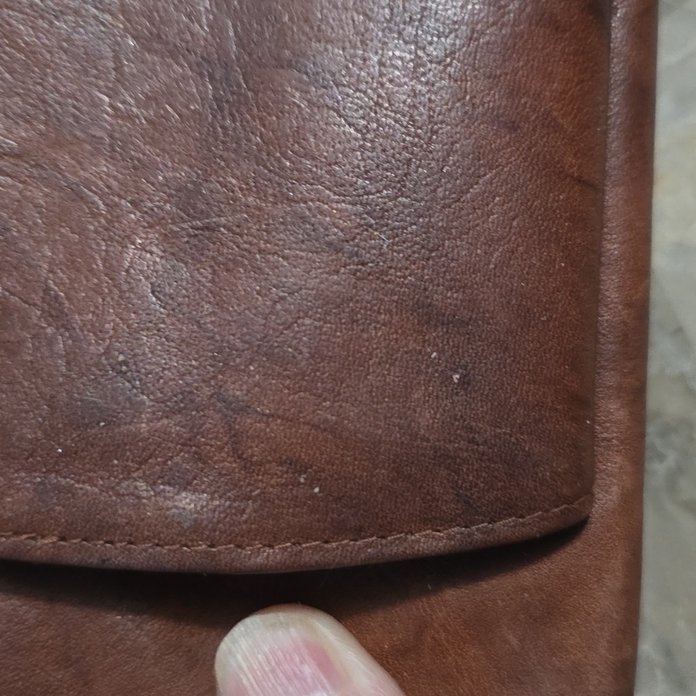 Buxton Top Grain Cowhide Leather Flower Embossed Kisslock Wallet - Picture 14 of 15